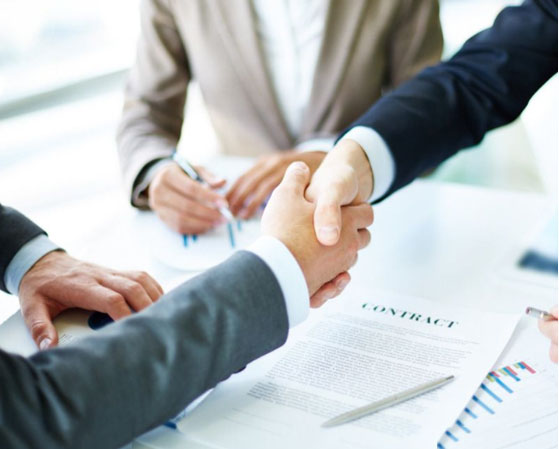 在多工位冷鐓機(jī)的設(shè)計(jì)和制造中，如何考慮生產(chǎn)效率和加工精度的平衡？有哪些優(yōu)化措施和技術(shù)？